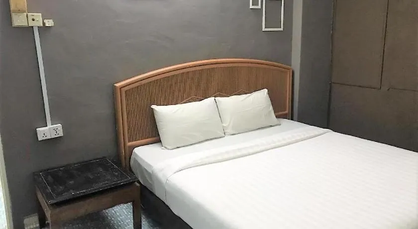 Oyo 90645 Pelangi Baru Hotel 조호르 바루